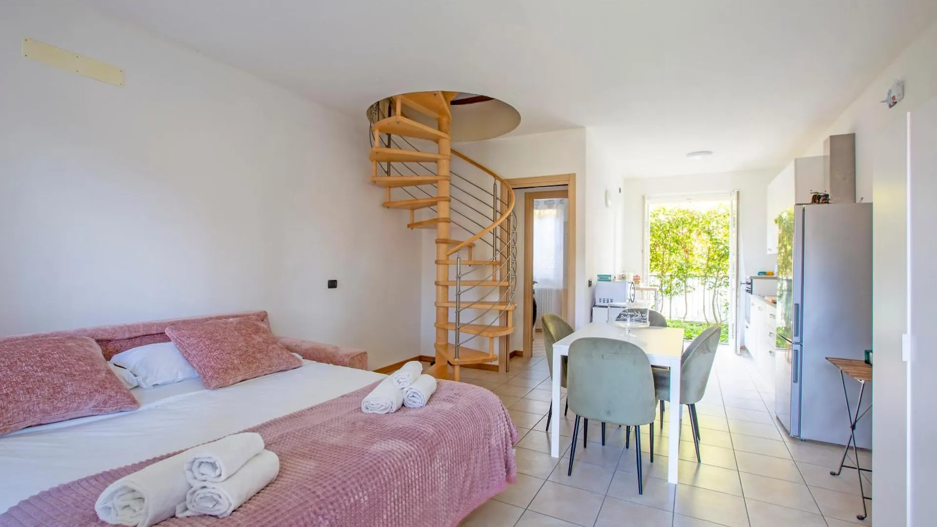 Starlight House - Garden Garage Shared Pool Διαμέρισμα Lenno