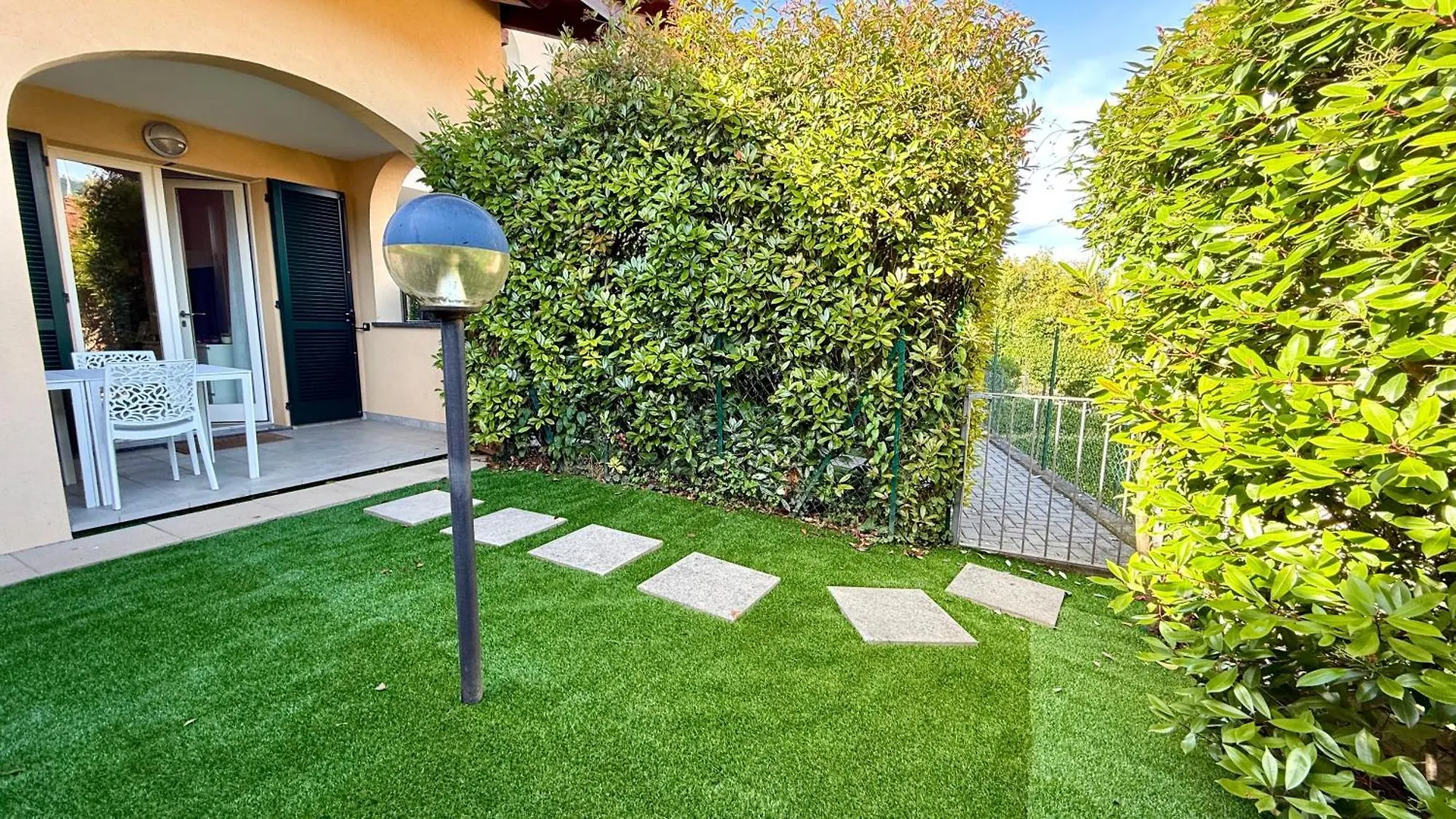 Starlight House - Garden Garage Shared Pool Διαμέρισμα Lenno